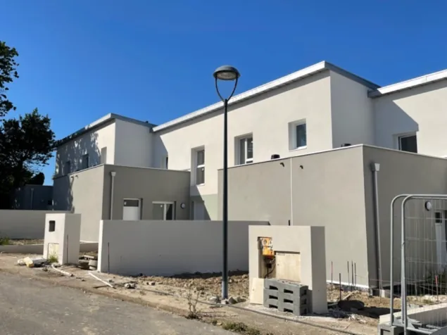 Logements enduits blancs et gris, résidence St-Mathieu au Relecq-Kerhuon